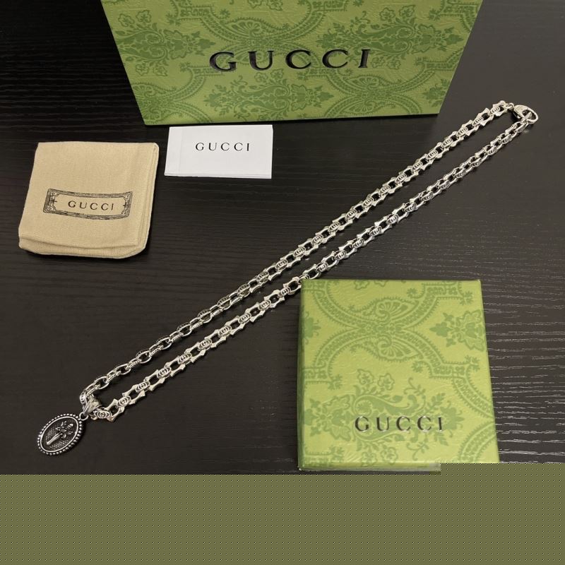 G*u*i necklaces